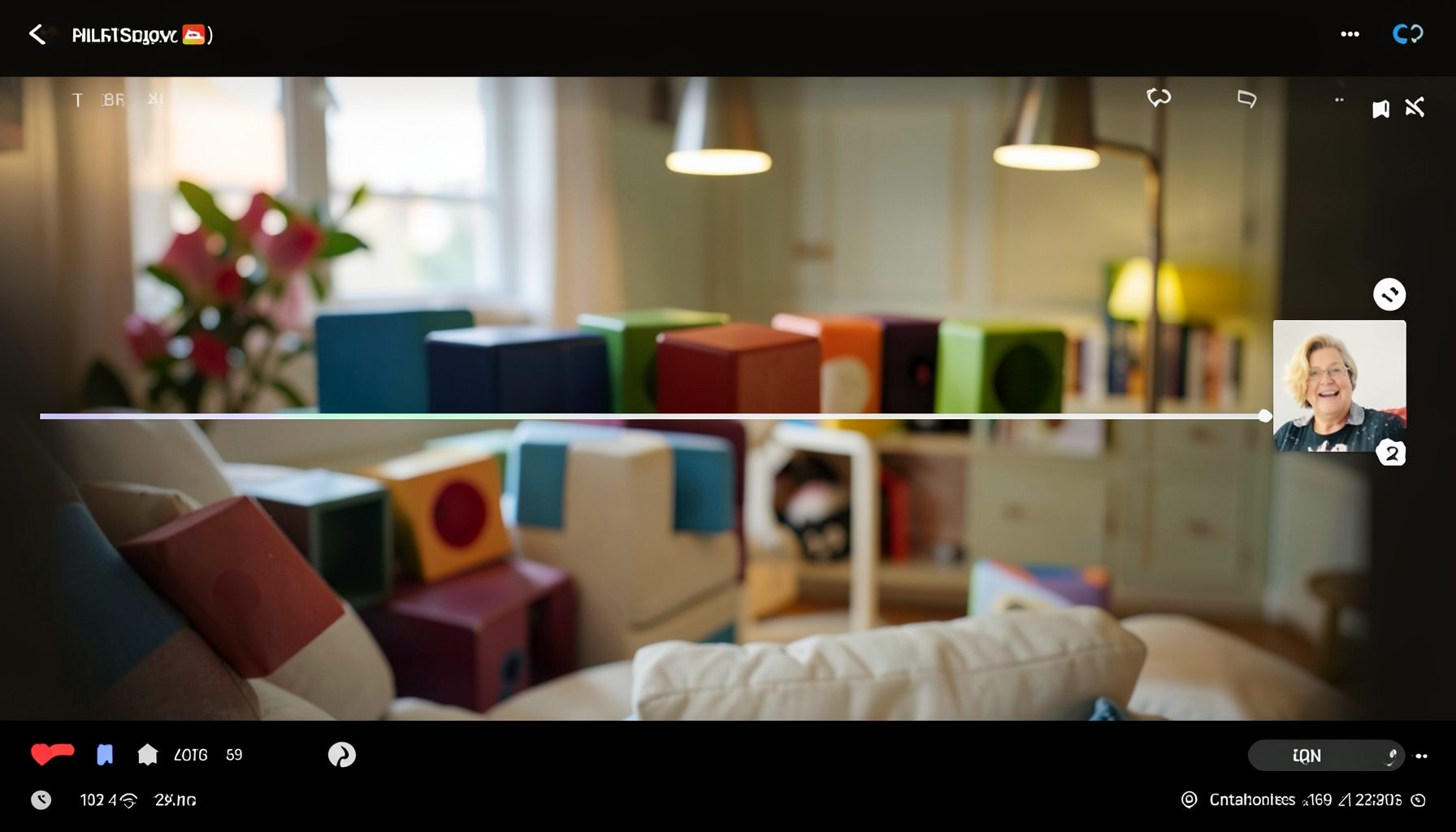 Színes filmkockák egy videólejátszó program ablakában, meghitt otthoni környezetben